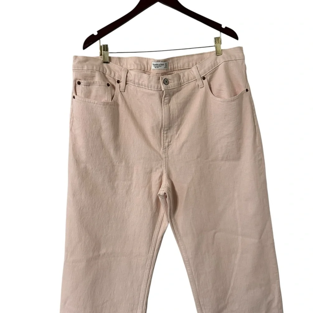 ABERCROMBIE & FITCH The 90’s Relaxed High Rise Pink Jeans